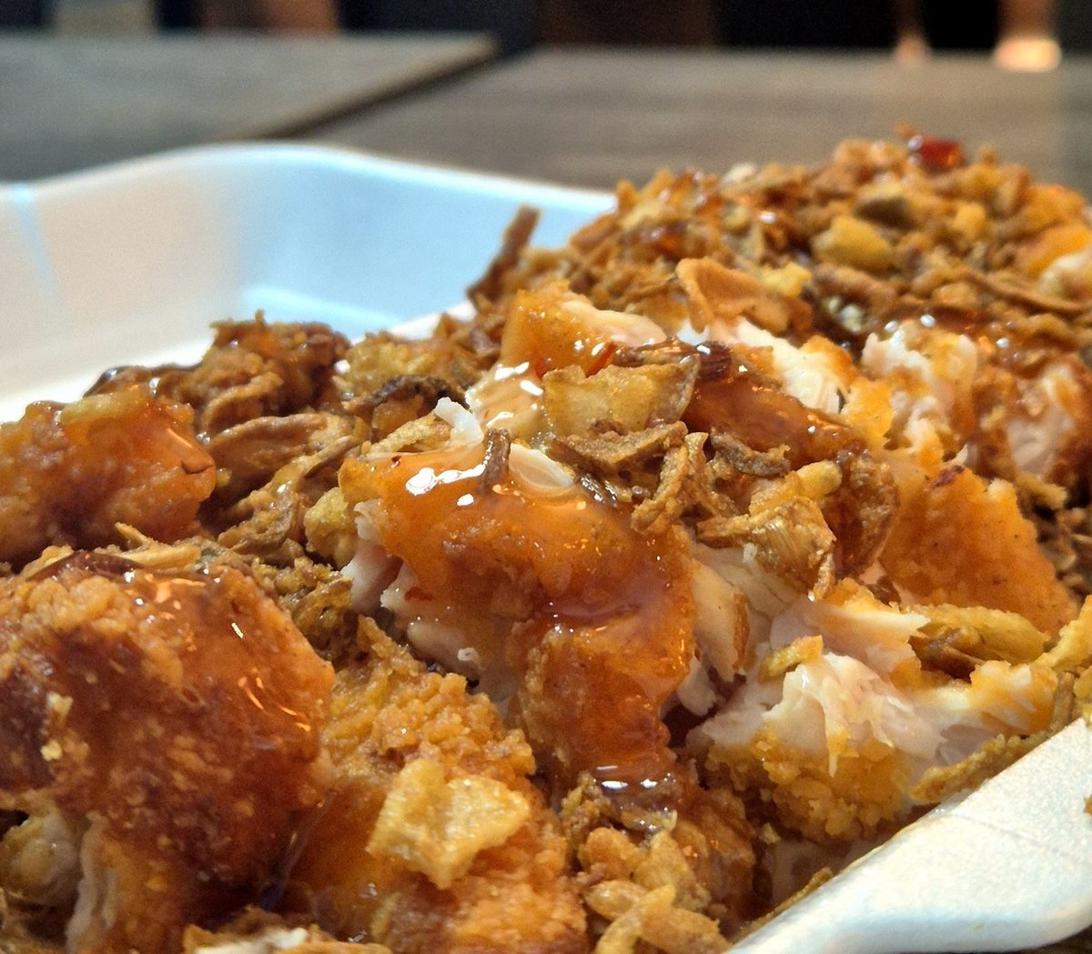 Crousty : riz, poulet croustillant et sauces